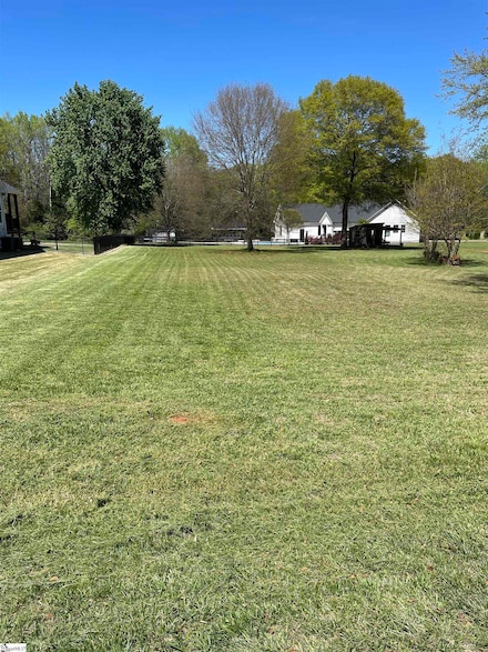 811 Phillips Rd, Greer, SC 29650