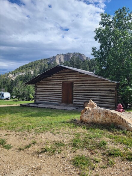 339 Whitcomb St, Zortman, MT 59546