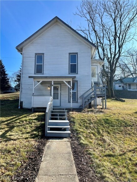 138 N Crawford St, Millersburg, OH 44654