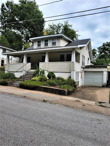 1608 Crescent Dr, Hannibal, MO 63401