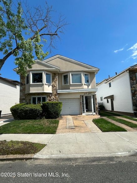 67 Bridgetown St, Staten Island, NY 10314