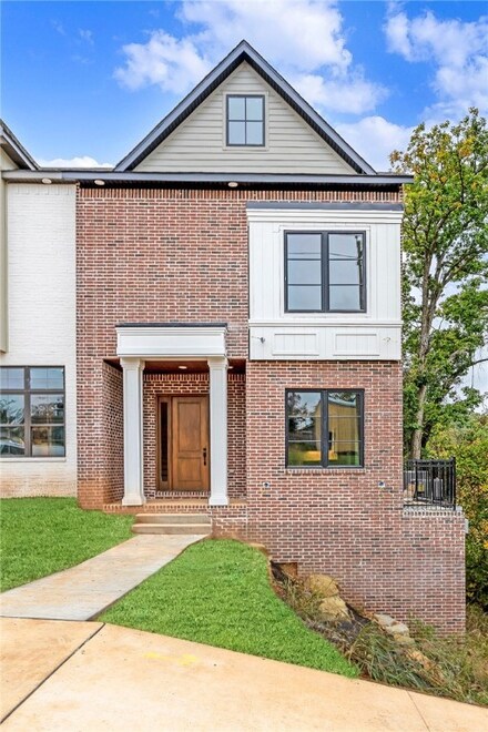 1039 NW A St, Bentonville, AR 72712