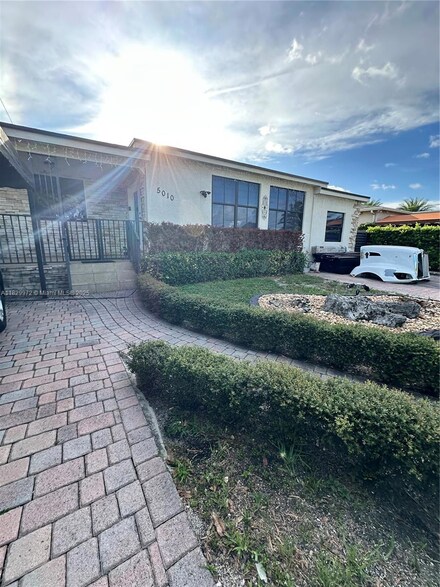 5010 E 1st Ave, Hialeah, FL 33013