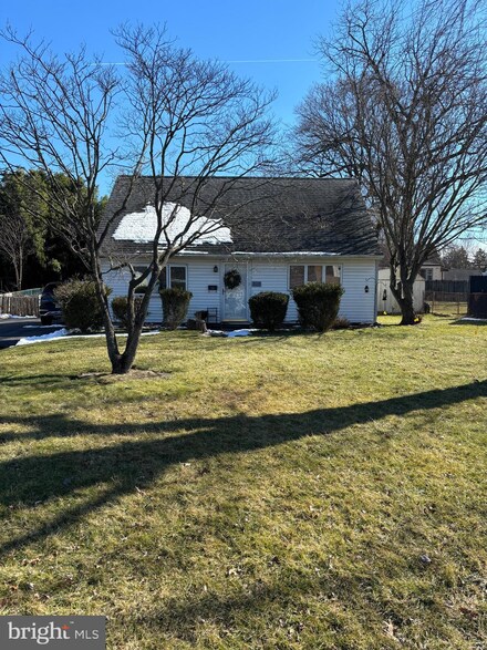 110 Beacon Ave, Ewing, NJ 08618