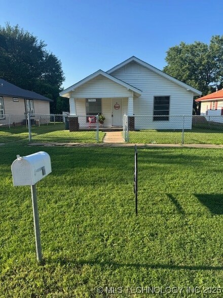 904 W Tishomingo St, Madill, OK 73446