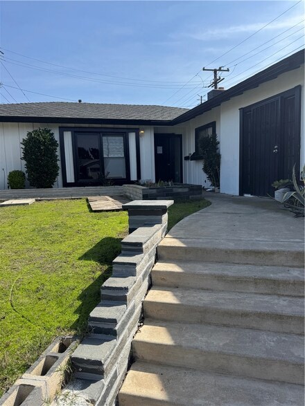 3202 Montana Ave, Costa Mesa, CA 92626