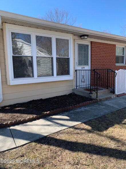 12 B Constitution Blvd, Manchester Township, NJ 08759