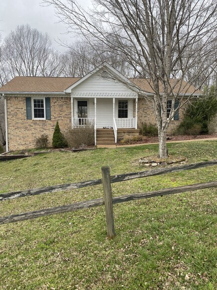 109 Moore Ct, Pleasant View, TN 37146