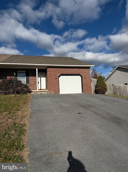 18 Larch Dr, Shippensburg, PA 17257