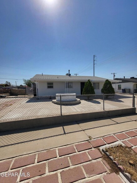1102 Cuba Dr, El Paso, TX 79915