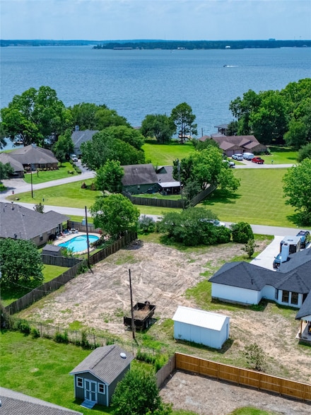 10420 Valley Dr N, Willis, TX 77318