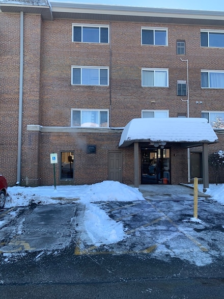 2301 Beau Monde Ln Unit 104, Lisle, IL 60532