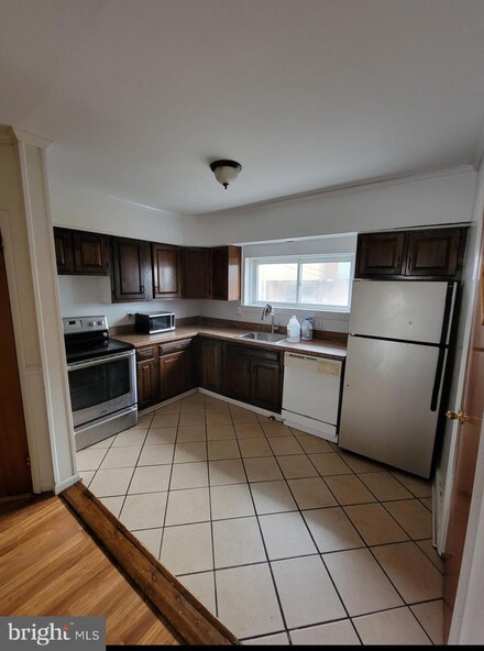 321 Greenway Ave, Darby, PA 19023