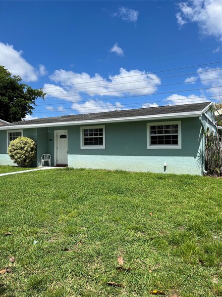 7471 SW 1st St, Margate, FL 33068