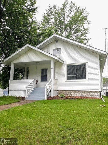 409 4th St SE, Hampton, IA 50441
