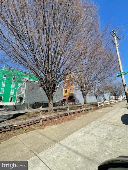 936 N 13th St, Philadelphia, PA 19123