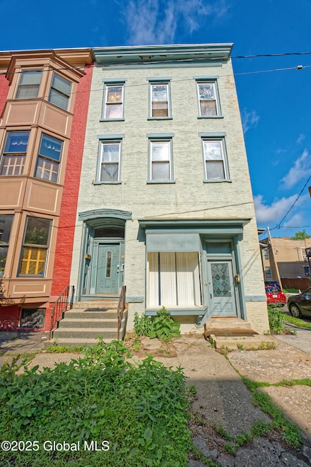 157 1st St, Troy, NY 12180