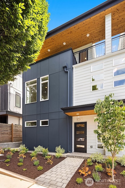 1613 N 50th St, Seattle, WA 98103