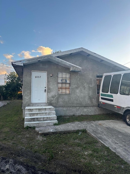 1457 W 32nd St, Riviera Beach, FL 33404