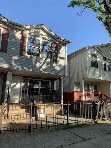 378-380 Halladay St, Jersey City, NJ 07304