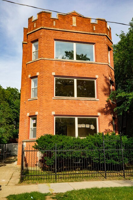 7435 S Euclid Ave Unit 3, Chicago, IL 60649
