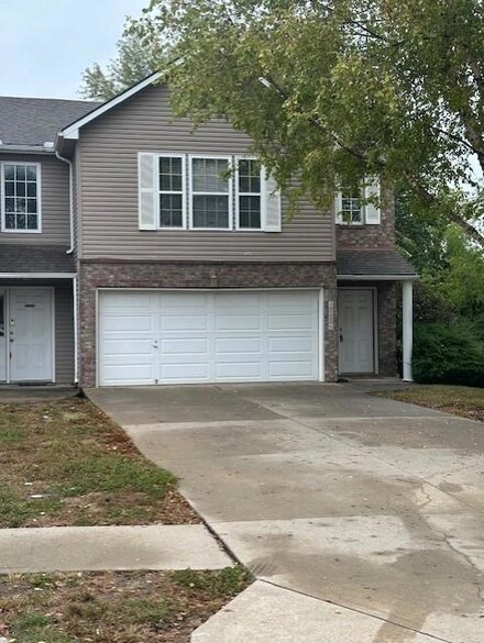 1666 NW Garrett Dr, Blue Springs, MO 64015