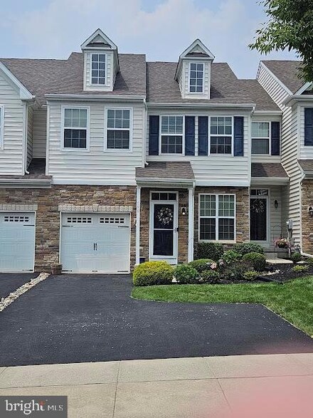 199 Redclover Ln, Allentown, PA 18104