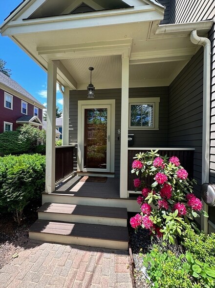 8 Cragmore Rd Unit 8, Newton, MA 02464