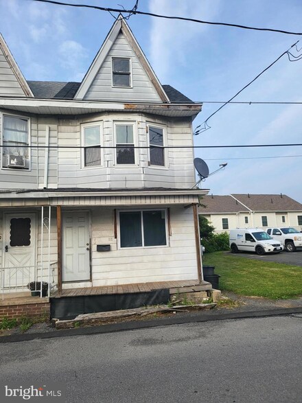 11 S Mahanoy St, Frackville, PA 17931