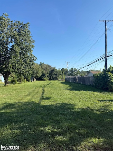 000 Petrie St, Roseville, MI 48066