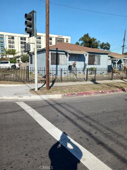 5155 W 104th St, Inglewood, CA 90304