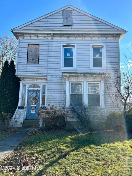 64 Main St, Ravena, NY 12143
