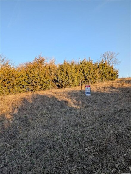 000 Lookout Rd, Paola, KS 66071