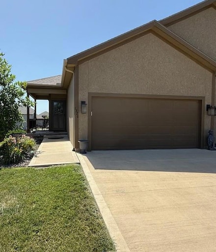 1326 159th St, Basehor, KS 66007