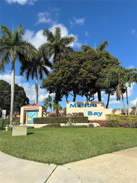 762 NW 208th Terrace, Pembroke Pines, FL 33029