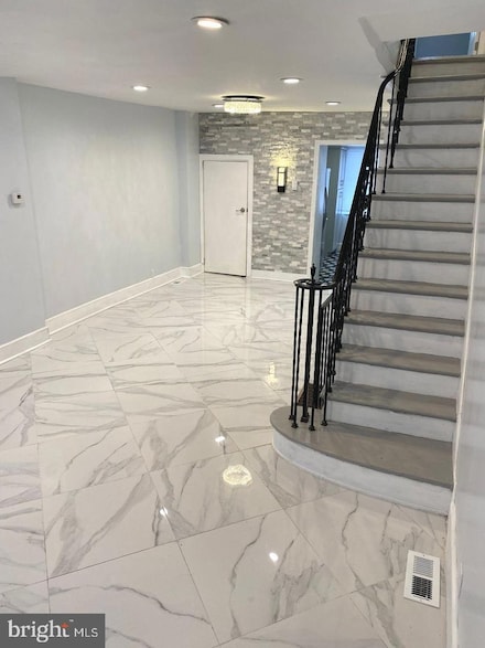 355 Tree St, Philadelphia, PA 19148