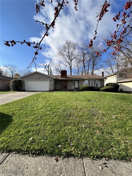 7718 Aldersyde Dr, Middleburg Heights, OH 44130