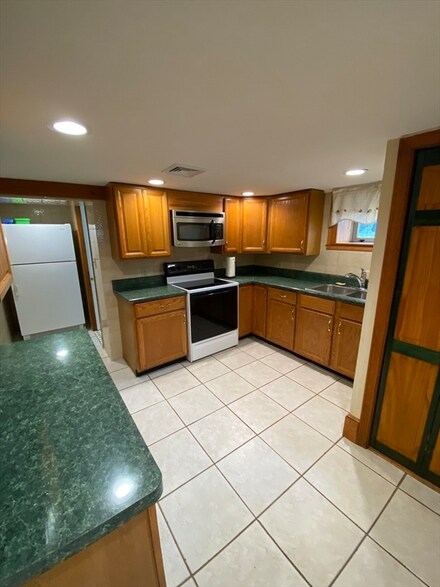 365 Water St Unit B, Wakefield, MA 01880