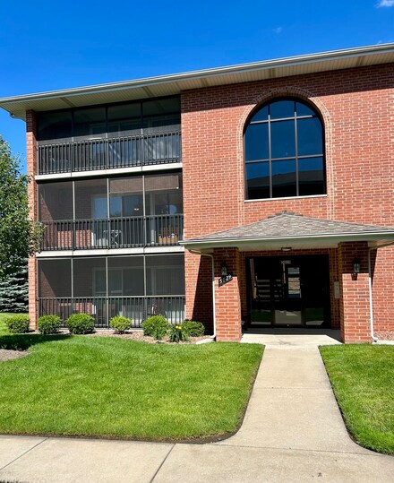 5029 W Circle Dr Unit 203, Crestwood, IL 60445