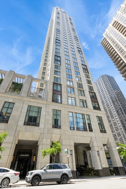 514 N Peshtigo Ct Unit 1808, Chicago, IL 60611