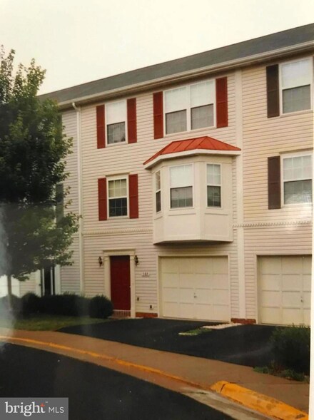 785 General Wallace Ct, Warrenton, VA 20186