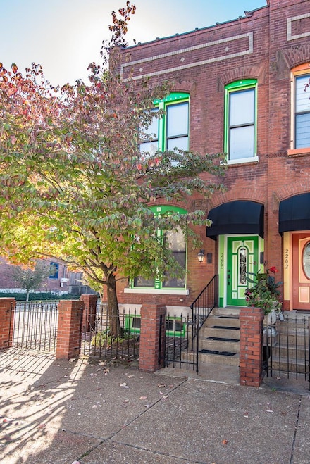 2200 Sidney St, Saint Louis, MO 63104