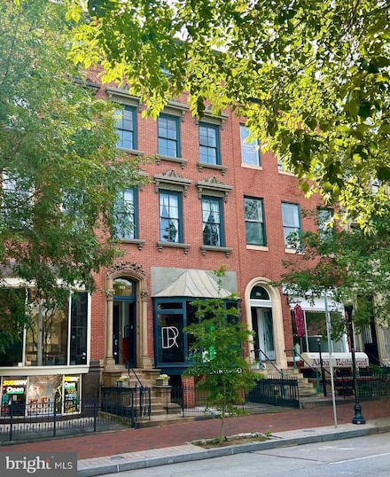 825 N Charles St, Baltimore, MD 21201