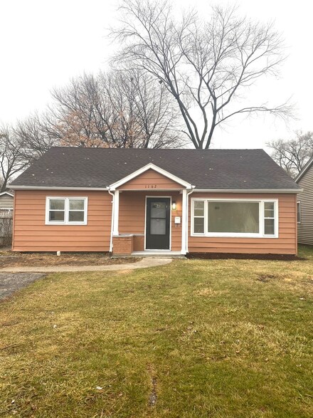1162 S 4th St, Aurora, IL 60505