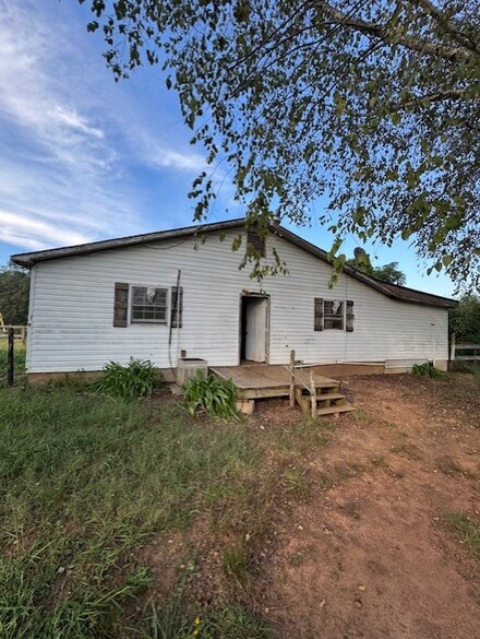 5512 Midway Rd, Williamston, SC 29697