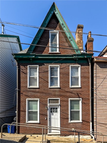51 Sterling St, Carson, PA 15203