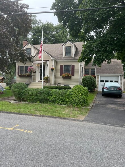 102 Sheppard Ave, Braintree, MA 02184