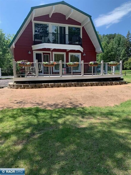7632 Woodlawn Dr, Eveleth, MN 55734