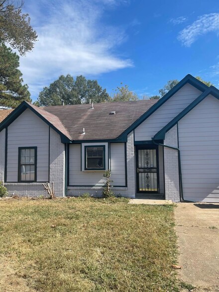 2300 Hometown Dr, Memphis, TN 38133