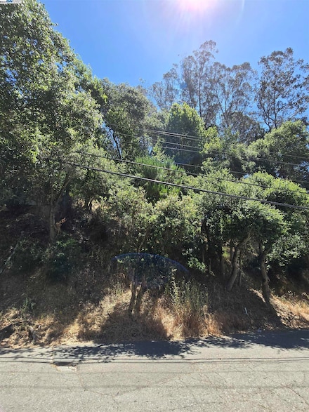 7001 Paso Robles Dr, Oakland, CA 94611